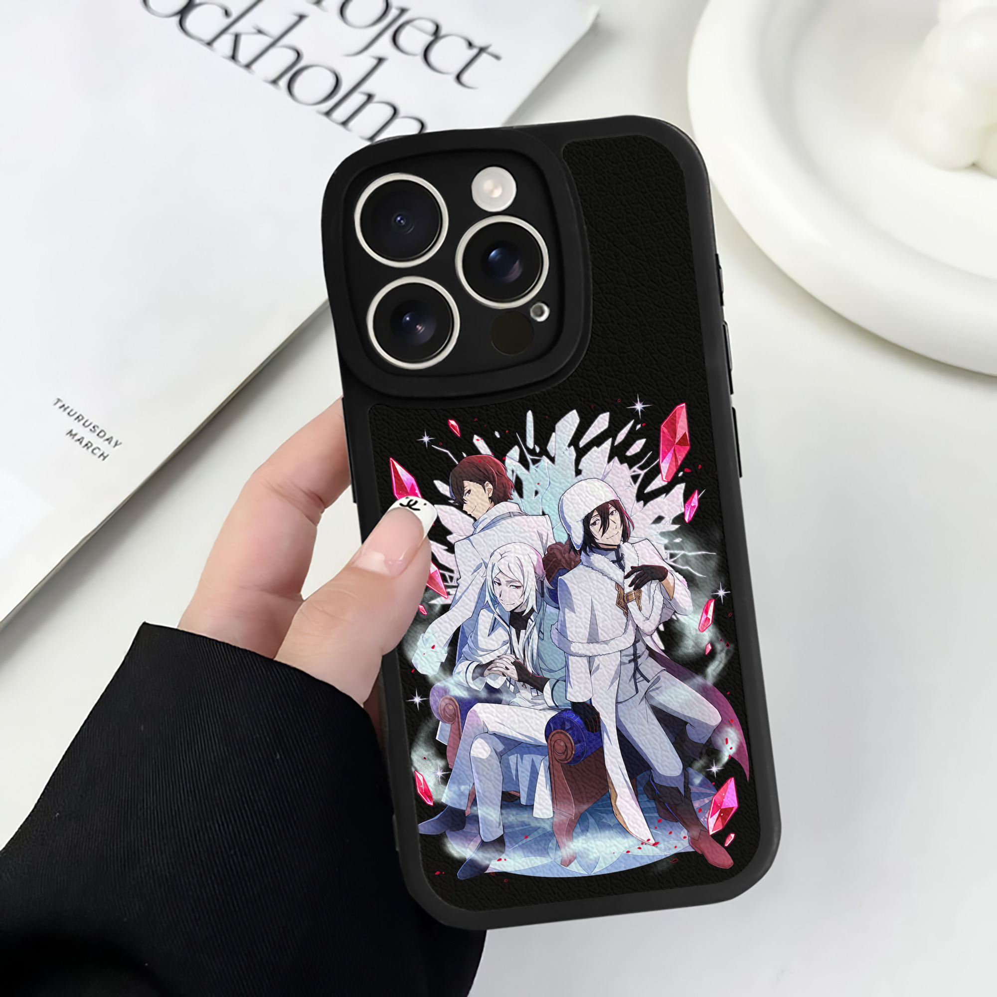 （画像用） 文豪ストレイドッグス Bungo Stray Dogs 【iPhone 16シリーズ対応】シリコンスマホケース（レザー調） 材質：シリコン